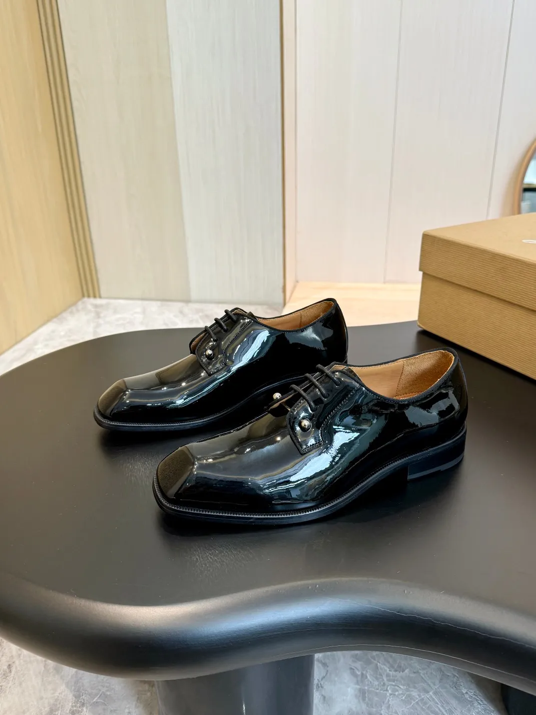 [CL red sole shoes] Top P: 1020💰 Size 39-44 (⚠️38.45.46.47 custom-made, non-returnable and non-exchangeable) 🆑High-end men's business formal leather shoes, original authentic top quality goods ••✅💯 Top original order purchasing agent! Original imported patterned cowhide ➕Imported cowhide lining ➕Cowhide feet ➕Original leather outsole~🉑️Feel free to compare the authentic ones!